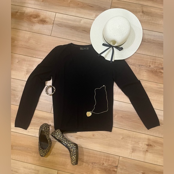 Zara Sweaters - Zara Black V-Neck Sweater Size Large